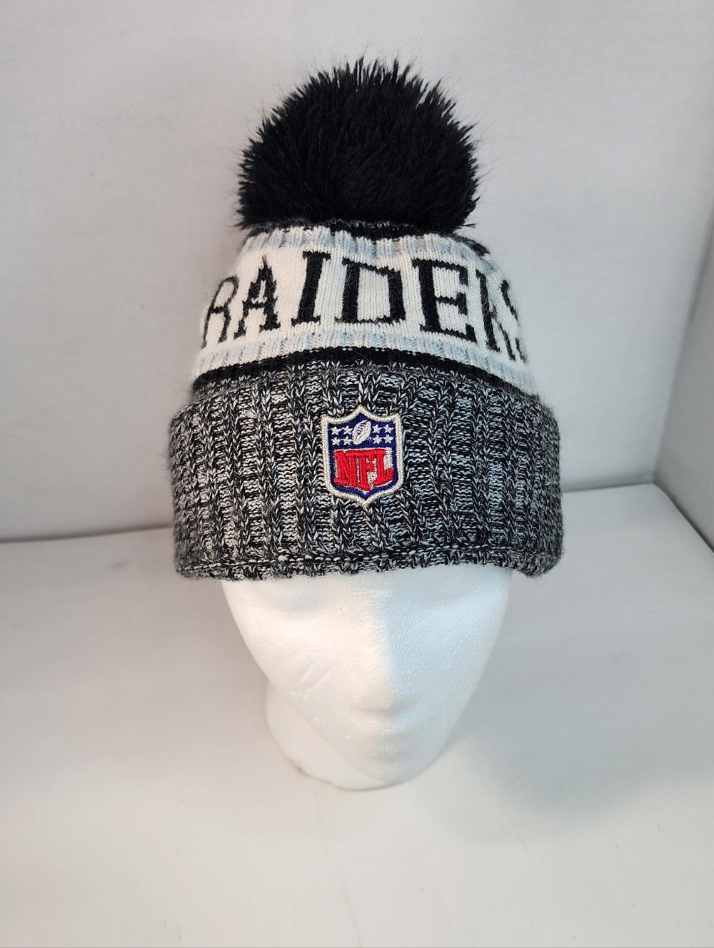 Raiders NFL Knit Beanie Hat Pom-Pom Embroidered Logos  Gray Black Lined New Era